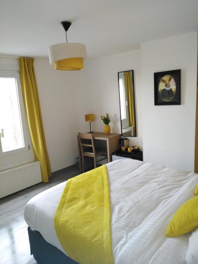 Les Remparts Hotel La Madelaine-sous-Montreuil Buitenkant foto