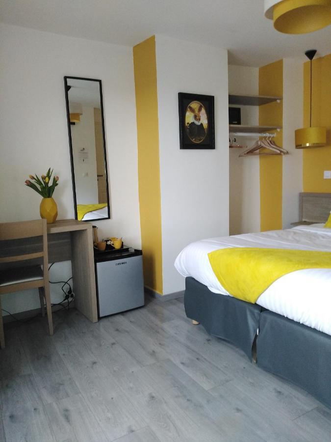 Les Remparts Hotel La Madelaine-sous-Montreuil Buitenkant foto