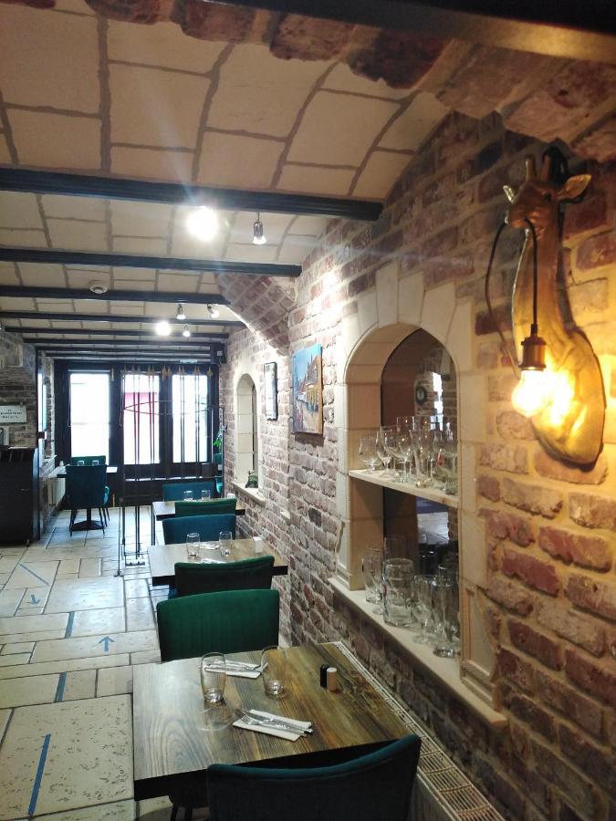 Les Remparts Hotel La Madelaine-sous-Montreuil Buitenkant foto