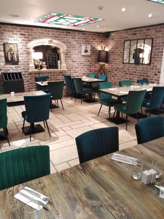 Les Remparts Hotel La Madelaine-sous-Montreuil Buitenkant foto