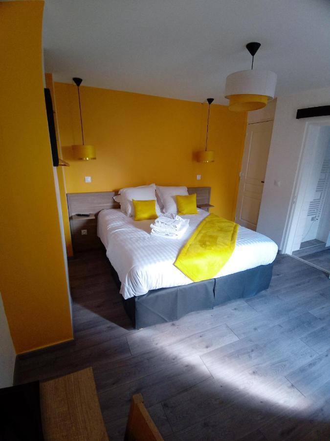 Les Remparts Hotel La Madelaine-sous-Montreuil Buitenkant foto