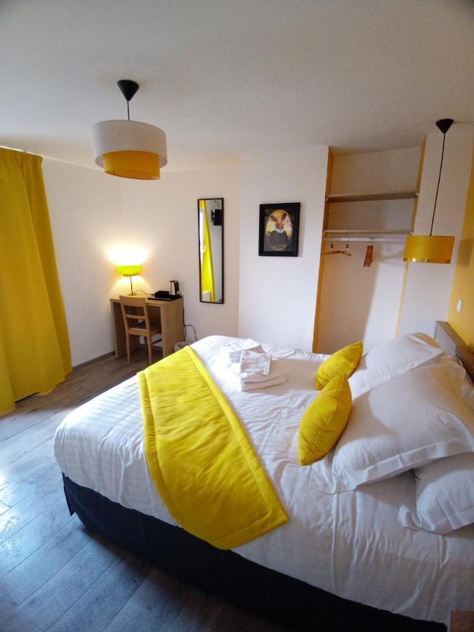 Les Remparts Hotel La Madelaine-sous-Montreuil Buitenkant foto